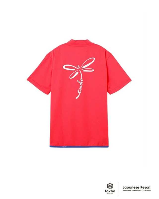 Spring and  Summer
2025 Collection

Mens
. 
Calligraphy Mock TEE｜21-173305

優れた遮熱性能と高いUVカット率で真夏の暑い季節でも、衣服内を快適な温度に保つ「KOKAGE　MAX」。ポリエステルニットでありながらコットンライクな表情でtovhoらしさをキープ。バクプリンにはフリーハンドによるカリグラフィック調ロゴマークプリントを配置。スポーティかつカジュアルにデザインされたアイテムです。

#tovho
#kyoto
#osaka
#kobe
#tokyo
#kyotojapan
#japan
#japanbrand
#japan
#golf
#golfwear
#mens
 #mensfashion
#fashion
#resort
#japanblue
#blue
#navy
#sports
#sportswear
#トヴホ
#ゴルフ
#京都
#リゾート
#regina_golf
#2025ss
#ゴルフ男子
#leon_magazine
#even